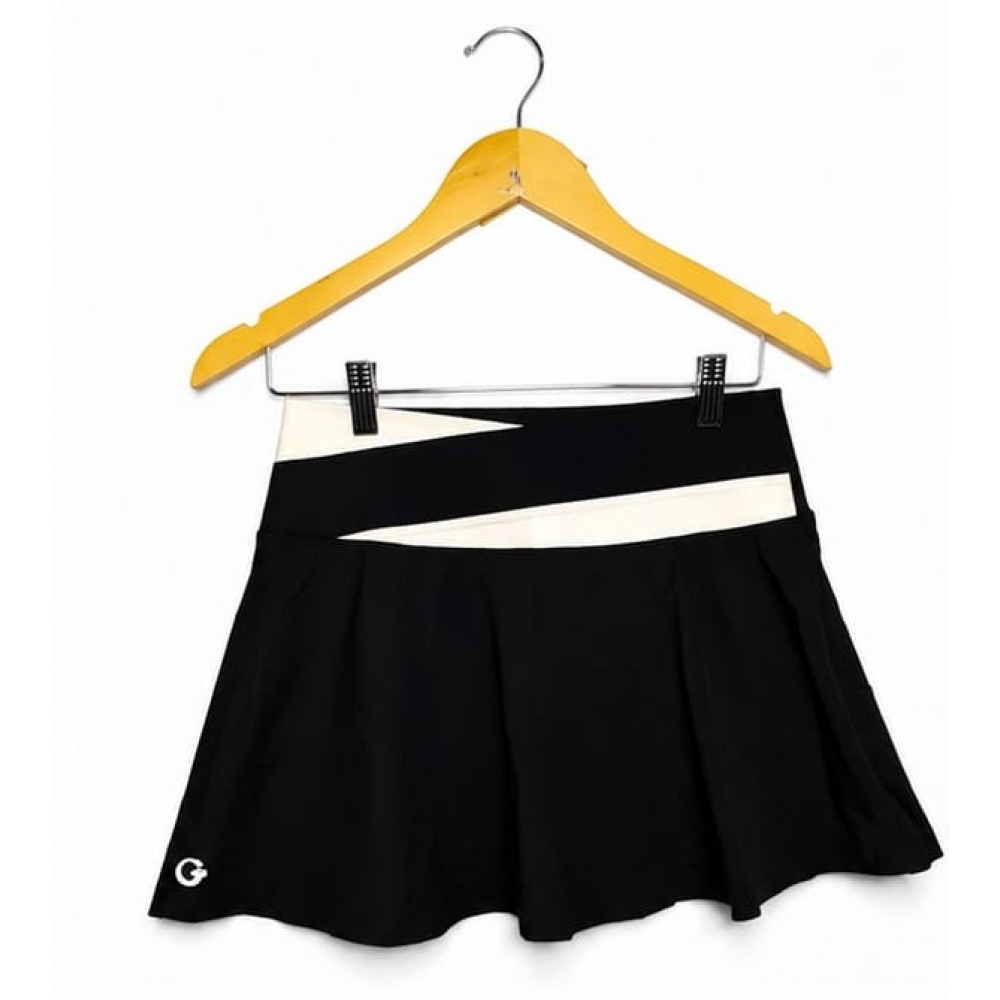 Saia Esportiva com Short Interno e detalhe em faixa branco. - Preto