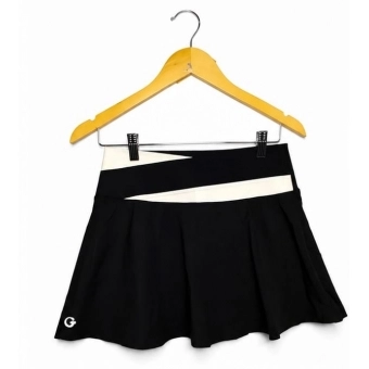 Saia Esportiva com Short Interno e detalhe em faixa branco.