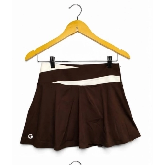 Saia Esportiva com Short Interno e detalhe em faixa branco.